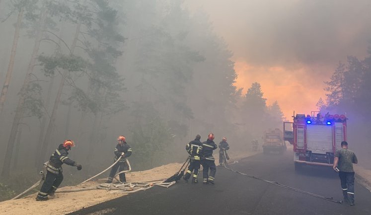 Zelenskyi decides to use aircraft for firefighting operations in Luhansk region – Avakov
