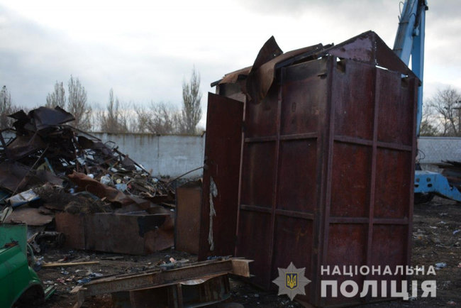 Двоє людей підірвалися на невідомому вибуховому пристрої у Волновасі, - Нацполіція 01