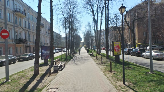 Киев на карантине: пустые парки и одинокие прохожие 07