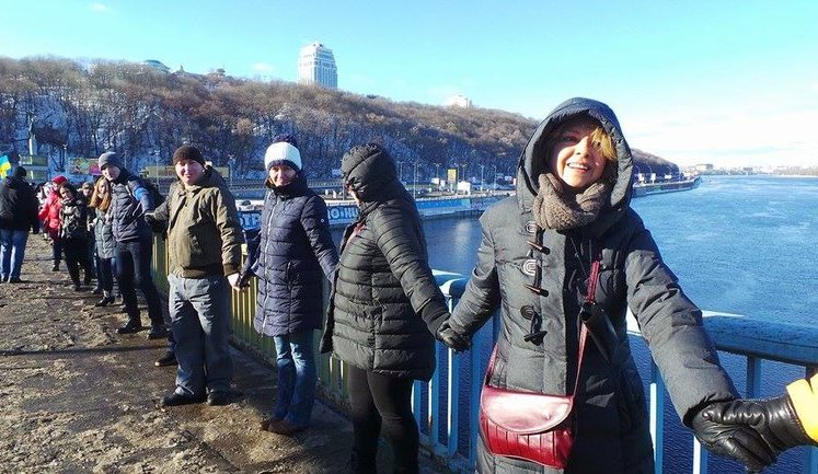 "Chain of Unity": people symbolically connect two Dnipro banks in Kyiv. PHOTOS+VIDEO