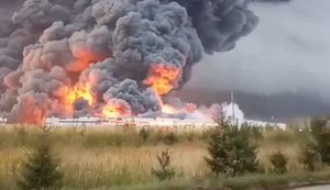 "Еб#ть, да ну нах#й, п#зда": мешканці Подольська спостерігають за масштабною пожежею на складі Wildberries. ВIДЕО