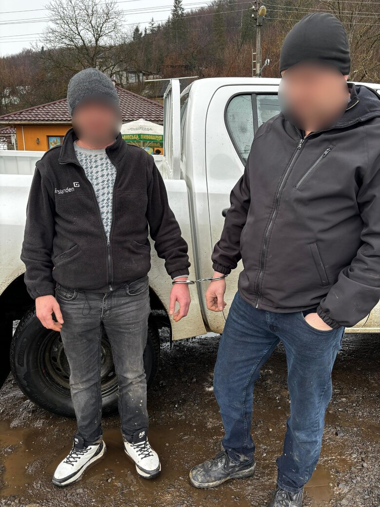 Затримали групу, що переправляла чоловіків через кордон