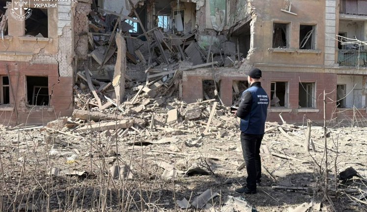 Враг ударил по плотной застройке в Славянске: по меньшей мере четверо погибших и 16 раненых (обновлено). ФОТОРЕПОРТАЖ