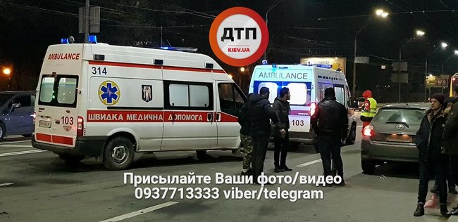 Пять человек пострадали в аварии на Соломенской площади 08