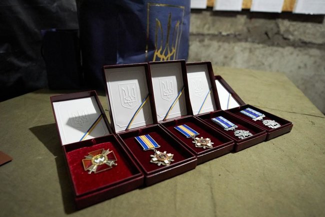 Україна підвелася на ноги, обтрусила пил і сказала ворогам: Не дочекаєтеся! - Зеленський на Донбасі 01 Україна підвелася на ноги, обтрусила пил і сказала ворогам: Не дочекаєтеся! - Зеленський на Донбасі 01