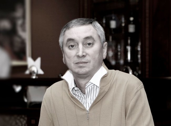 Помер брат Ахметова 01