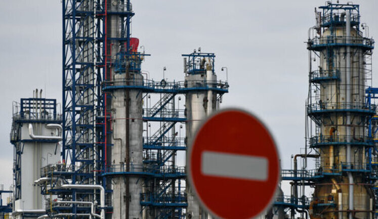 Доходи Росії від експорту нафти та газу в січні впали на 40%, – МЕА