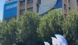 Після візиту Зеленського до Сербії у центрі Приштини зняли український прапор: "Косово треба поважати". ВIДЕО