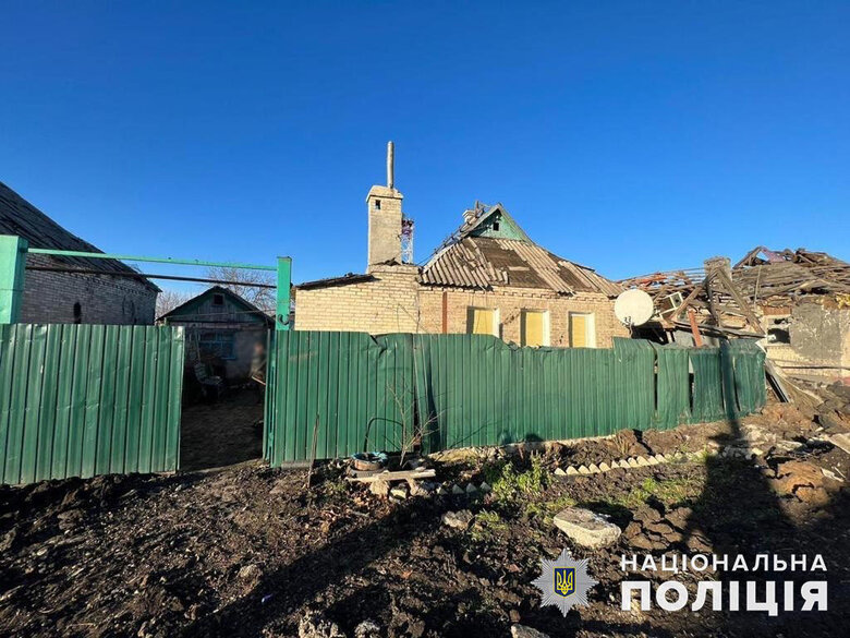 Последствия вчерашнего обстрела Донецкой области: разрушены 19 жилых домов и коксохимический завод. Есть убитые и раненые 11