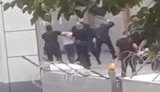 "Они ставят их к стенке и бьют! Они реально их убивают!" - в Октябрьском РУВД Минска омоновцы избивают задержанных. ВИДЕО