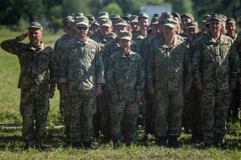 24 листопада від мінометного обстрілу російських окупантів на Бахмутському напрямку загинув капітан 93-ї ОМБр Валерій Глєбов 04