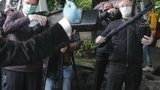 Київський оркестр "зіграв" під дощем парасолями на зачохлених інструментах. ВIДЕО