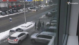 Праві радикали намагалися прорватися на закриту виставку художника Чичкана. ФОТО