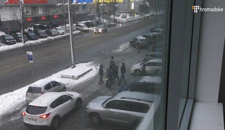 Праві радикали намагалися прорватися на закриту виставку художника Чичкана. ФОТО