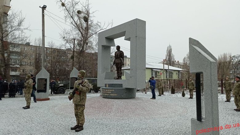 У Новомосковську відкрили памятник загиблим героям АТО/ООС 03