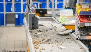 Окупанти вдарили по Запоріжжю: пошкоджено торговельний об’єкт. ФОТОрепортаж
