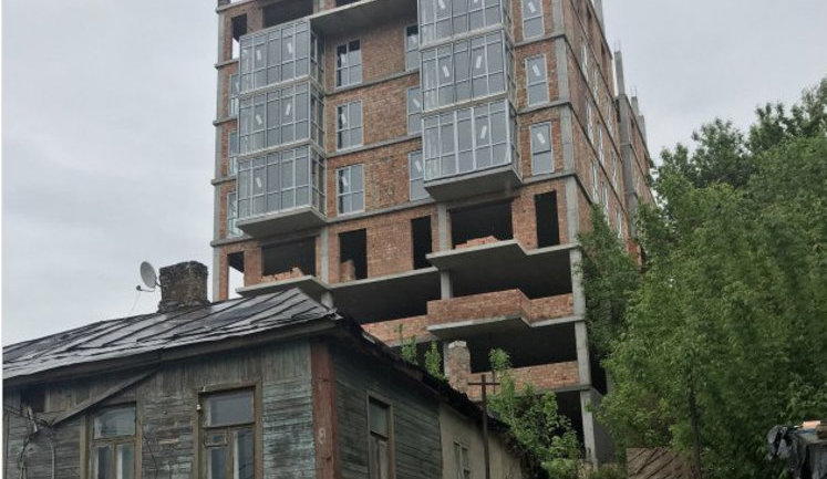 Судья ОАСК Аблов решил, что 9-этажка на Батыевой горе является 4-этажным зданием с антресолями, - СМИ. ФОТО
