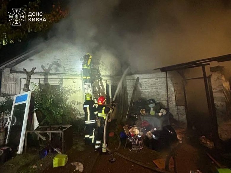 Russian attacks on Kyiv: fires broke out in two districts of the capital