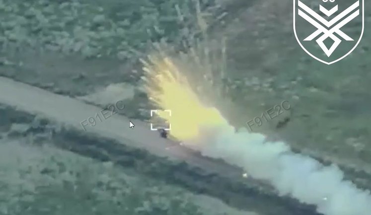 "Шершні Довбуша" спалили російський "Град" на ходу під Суджею: РСЗВ детонувала після влучання FPV-дрона. ВIДЕО