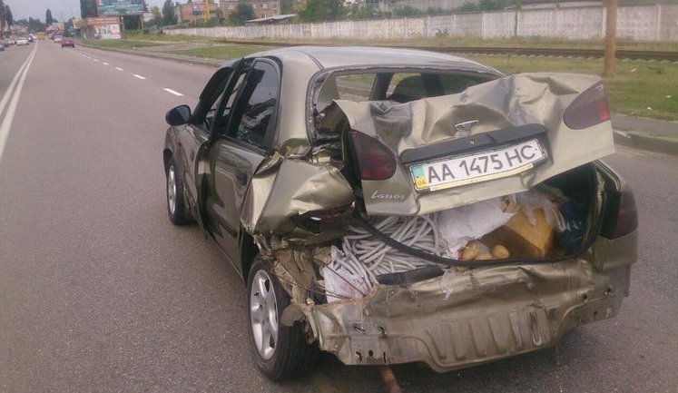 П'яна жінка влаштувала ДТП на Вишгородській дамбі і спробувала втекти. ФОТОрепортаж+ВІДЕО