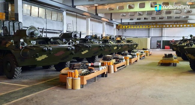 Николаевский бронетанковый завод передал ВСУ партию восстановленных БТР-80 01