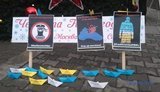В Болгарии подаренную Россией елку украсили корабликами с требованием освободить украинских моряков. ФОТО