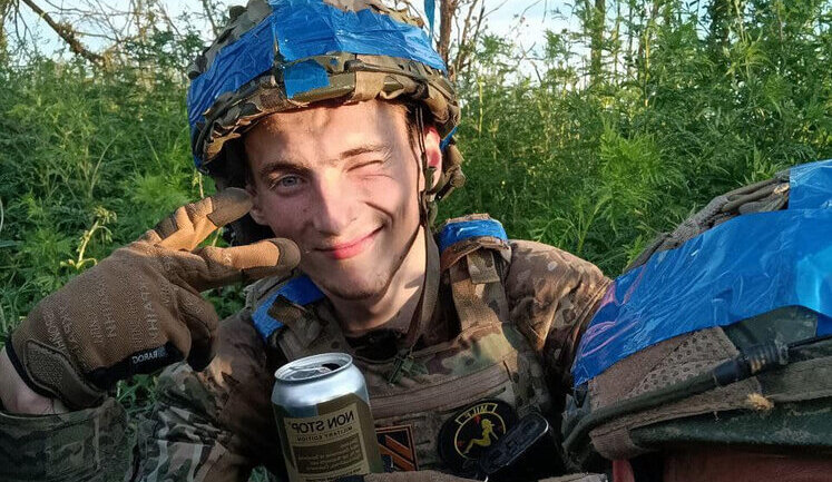 Потрібна допомога з реабілітацією 19-річного снайпера 3-ї ОШБр Андрія Сергієнка (позивний 2.0), який внаслідок поранення під Авдіївкою втратив обидві ноги. ФОТО