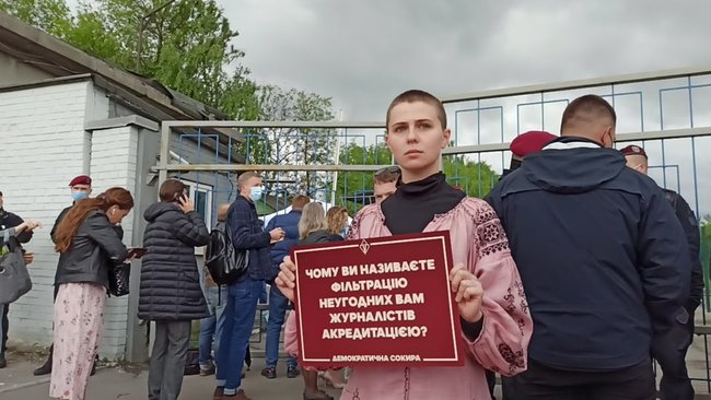 Зеленський любить теплі ванни, але хто сказав, що ця тепла рідина - вода?: Під стінами ДП Антонов відбувається акція 20