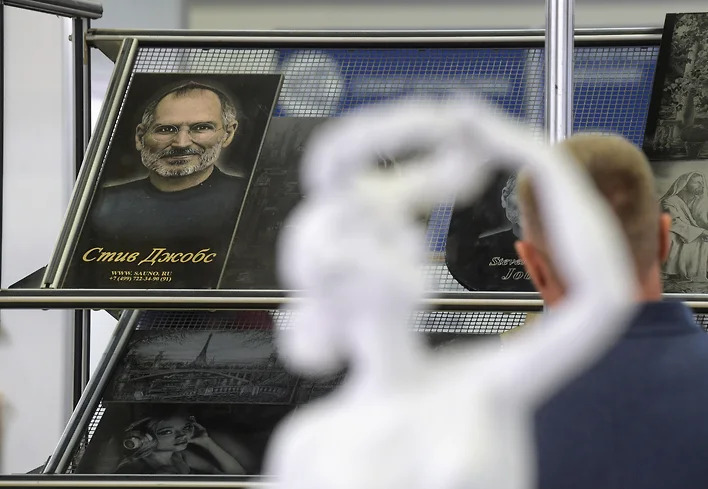 В Москве проходит выставка ритуальных услуг: Презентовали новые модели трун и провели шоу-показ траурной моды 06