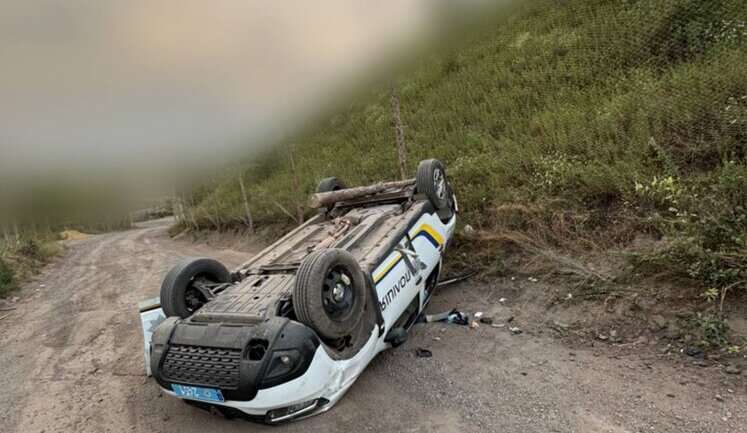 Окупанти атакували дроном поліцейське авто на Харківщині: четверо правоохоронців зазнали поранень. ФОТОрепортаж