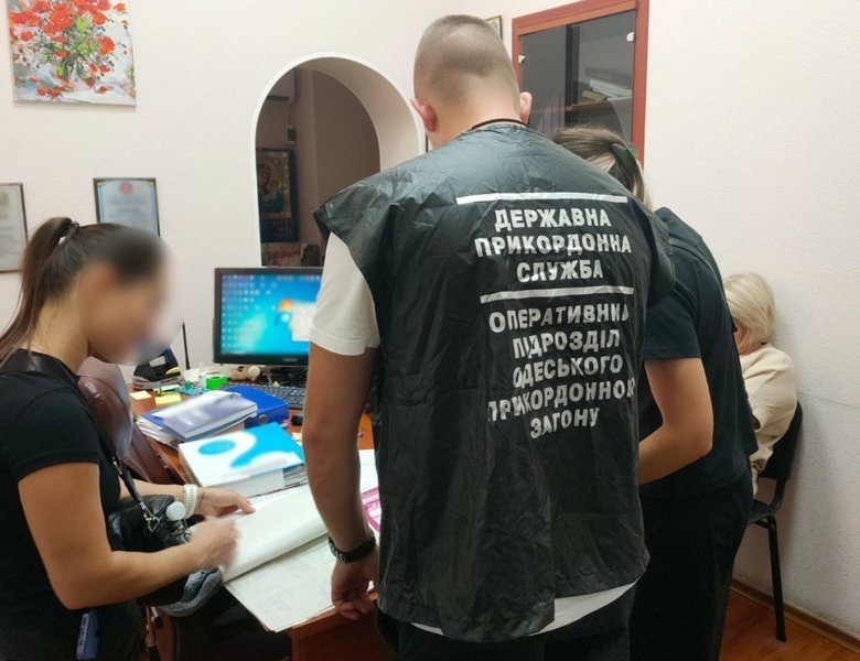 В Одесі затримали медиків, які продавали висновок про непридатність