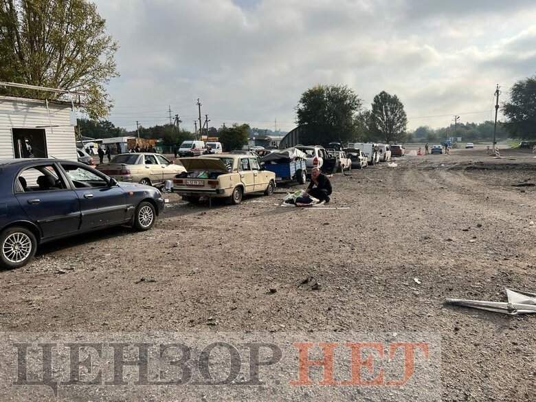 Последствия обстрела РФ гуманитарной колонны в Запорожье 09