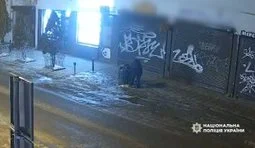 Момент закладання вибухівки у сміттєвий бак у Львові