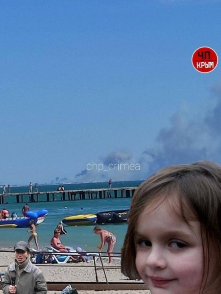 Мамулечка, надо сваливать! ФОТОжабери про вибухи на військовому аеродромі біля Новофедорівки 09