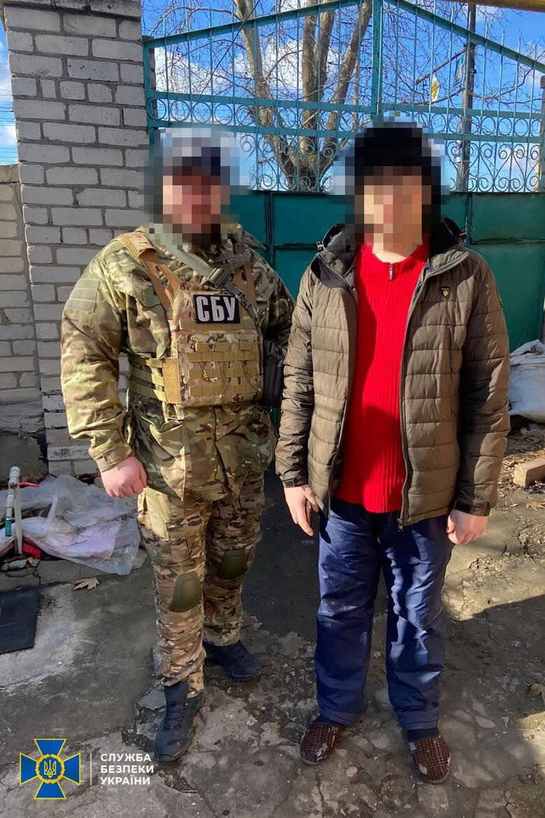 Четыре бывших руководителя российской пыточной, действовавшей во время оккупации Херсона, задержали СБУ совместно с ГБР 03