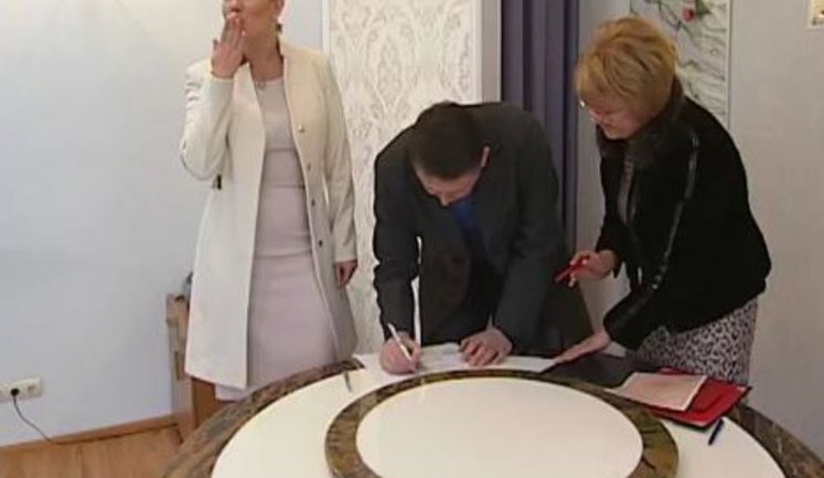 Мельниченко наконец женился на Розинской. ВИДЕО