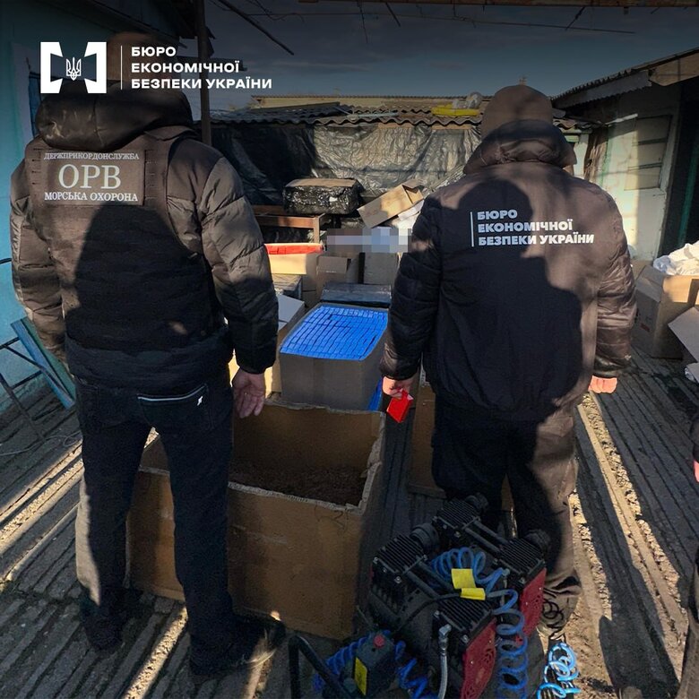 БЕБ викрило підпільний цех з виробництва сигарет біля кордону з Молдовою