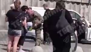 Two TCR employees lash out at women during conflict in Kyiv: "Look, he hits Natasha!". VIDEO