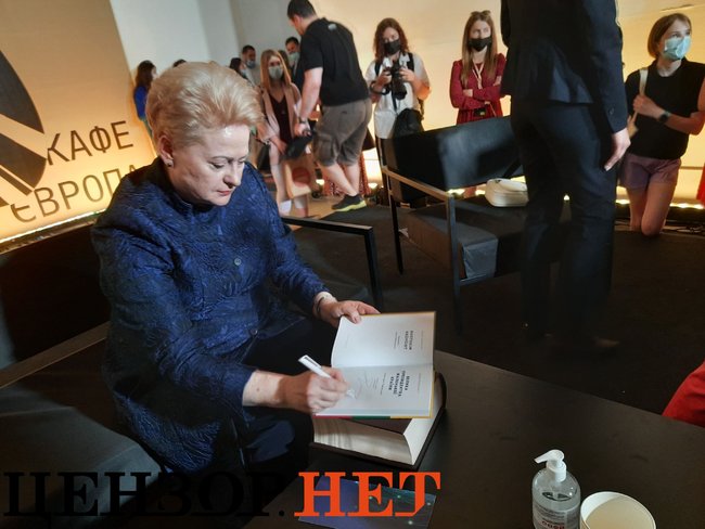 Велика президентка маленької країни: представили книгу про Далю Грібаускайте 03