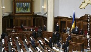 В парламенте ждут Ющенко и Тимошенко. Заседание объявлено специальным.