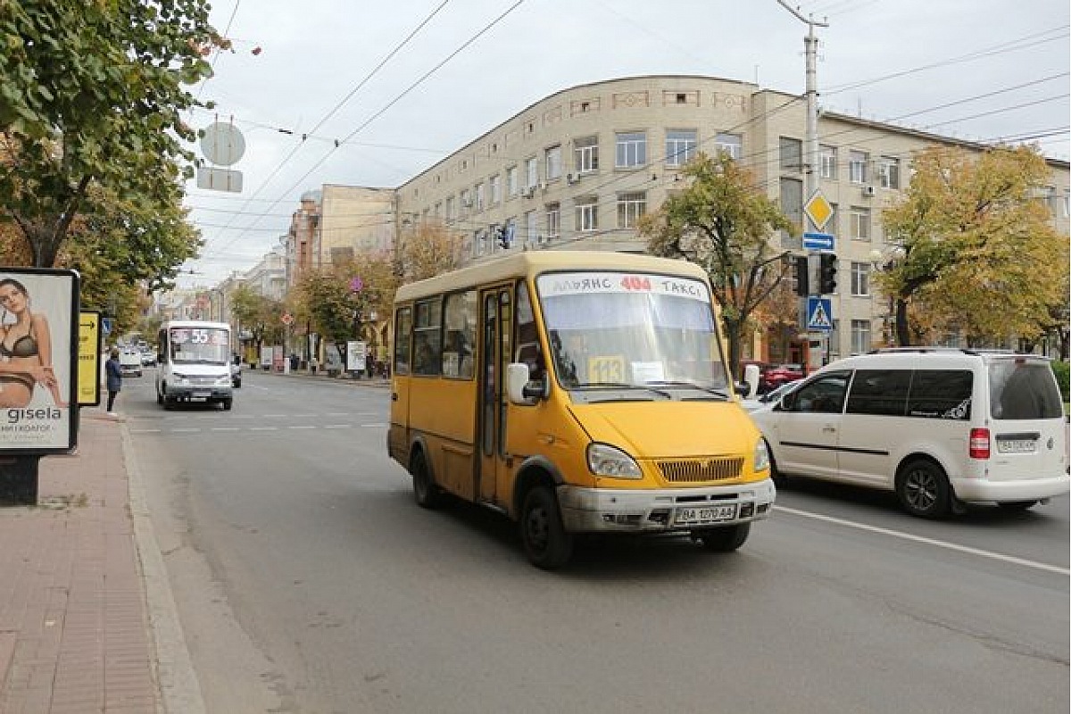 ДТП в Чернигове: Человек выпал из маршрутки | Цензор.НЕТ