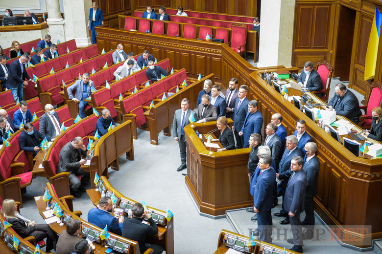 Рассказ Культенко Новинскому, Трухину и Кузьминых, приглашение Бондарь на вечеринку при свечах и сообщение Котик, дай деньги Васильеву, - работа ВР 22 февраля 30