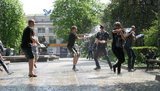 Молодежь устроила массовые обливания водой. ФОТОрепортаж