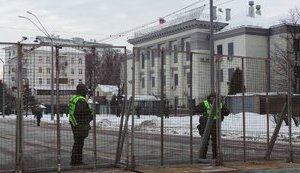 Акція під посольством РФ у Києві: націоналісти не пускали в диппредставництво росіян, які бажали проголосувати (оновлено). ФОТОрепортаж + ВІДЕО