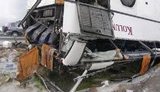 Чтобы избежать столкновения водитель отправил автобус с моста: крупное ДТП в Ровенской области. ФОТОрепортаж