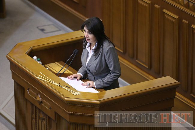 Депутати-соньки, Кіссе, який голосує за трьох, радісний Гройсман і обійми Лозового з Ляшком: як Рада вночі приймала Держбюджет-2019 04