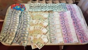 Прикордонники в зоні ООС навимагали з перевізників хабарів на 600 тис. грн і погоріли під час одержання чергової суми. ФОТО
