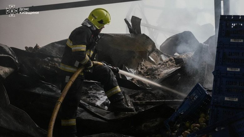 Russian attack in the Kyiv region: three injured, search for woman continues