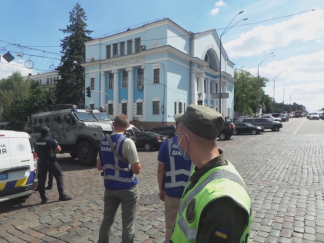 Захват банка в Киеве: спецтранспорт, нацгвардейцы, спецназ 20