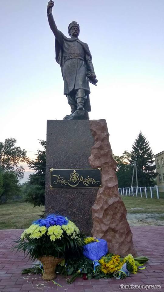 Памятник гетману Мазепе открыт на Харьковщине 01 Памятник гетману Мазепе открыт на Харьковщине 01